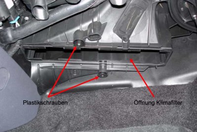 Das Gewinde der Plastikschrauben und der Behälter des eigentlichen Filters