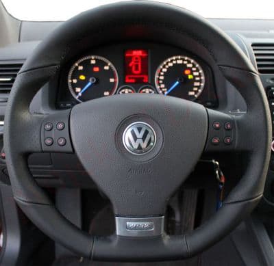 Lenkrad erfolgreich auf Golf 5 R32 Multifunktionslenkrad umgebaut Lenkrad erfolgreich auf Golf 5 R32 Multifunktionslenkrad umgebaut