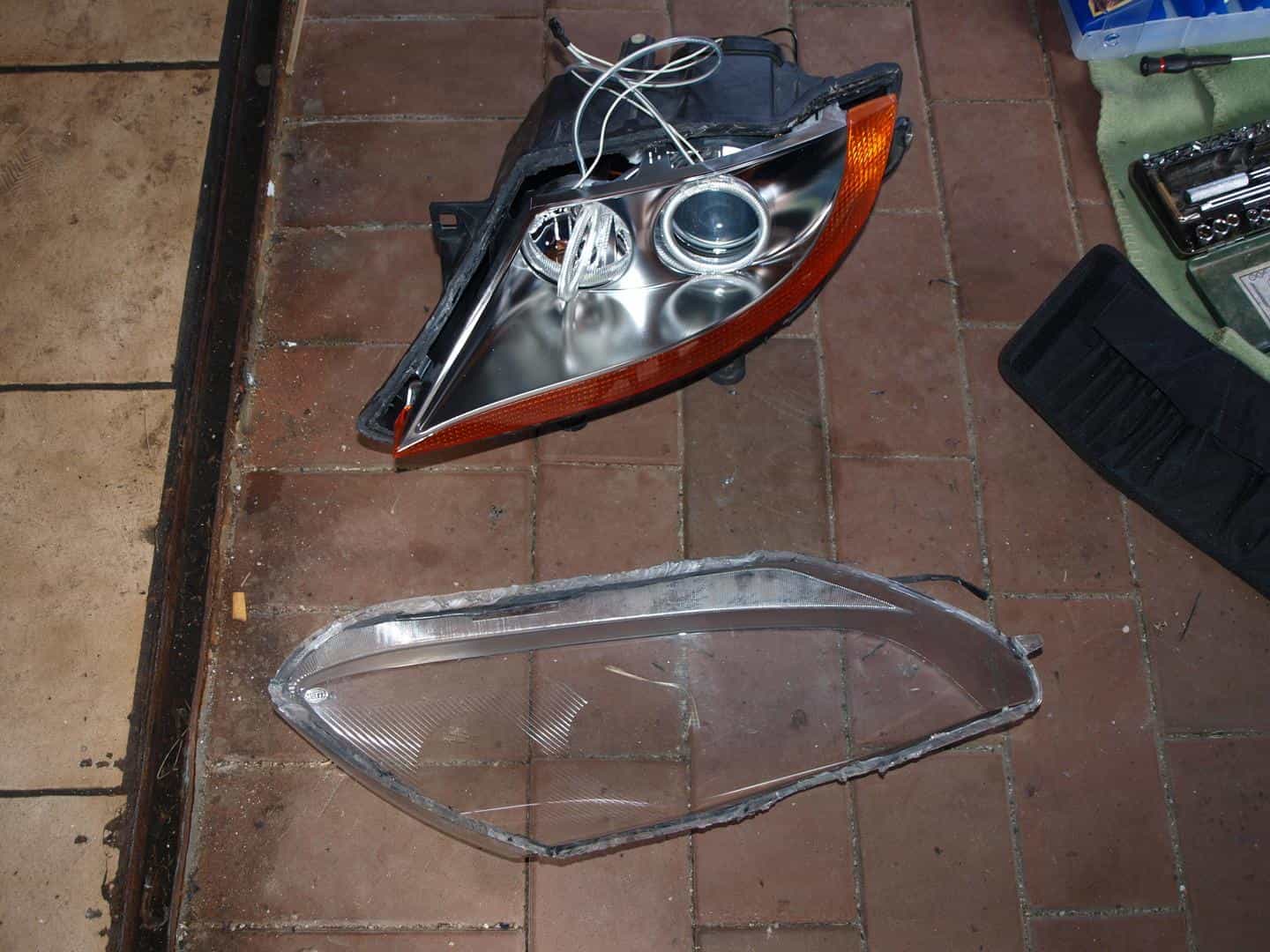 BMW Z4 Scheinwerfer Innenleben mit aufgetrenntem Glas