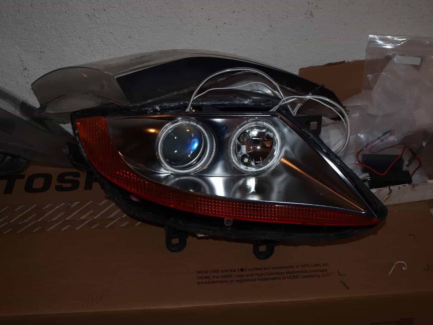 BMW Z4 Scheinwerfer mit angeklebten Angel Eyes Ringen