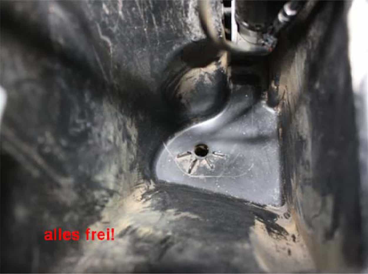 Abfluss des BMW Z4 E85 Verdecks befreit